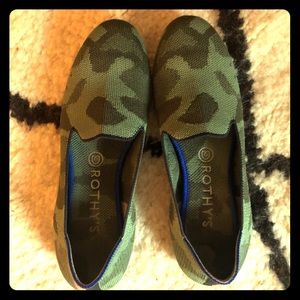Adorable Rothy’s Size 9 camo loafer!
